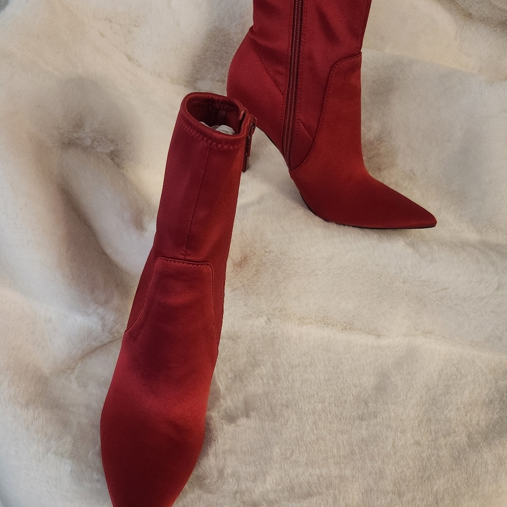 Brand new, never worn Aldo size 7 satin bootie